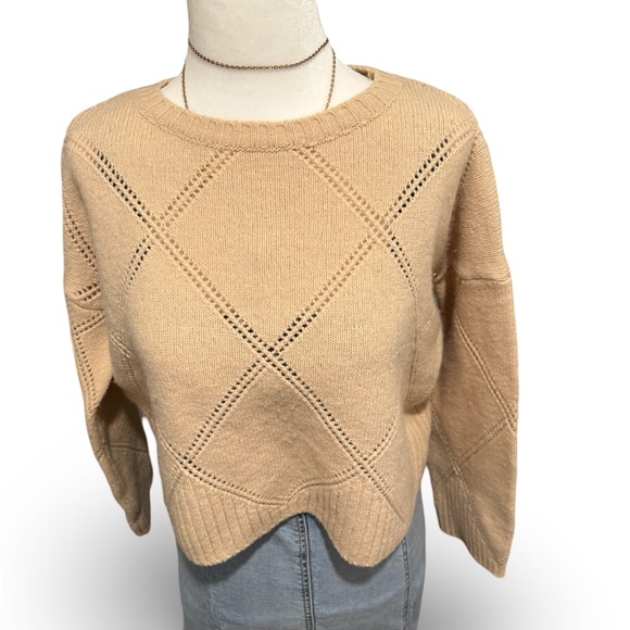 Beautiful cropped sweater made in Italy 💕 - Picture 3 of 8